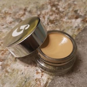 Glossier Stretch Concealer in Medium